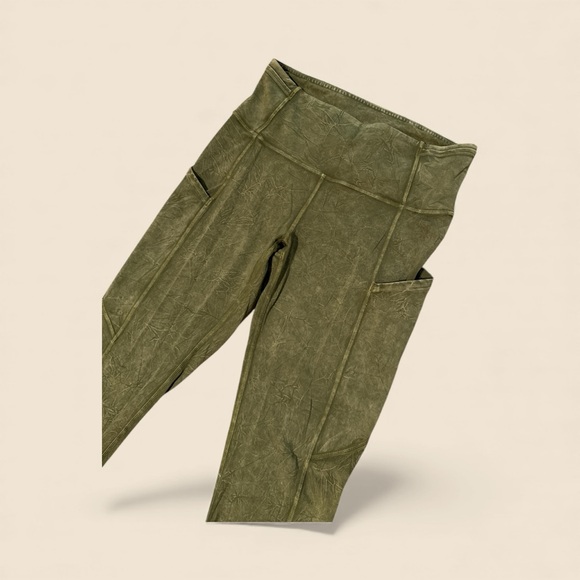 Lululemon Fast and Free High Rise Tight 25" *Ice Dye
Ice Wash Moss Green sz 6 - Picture 7 of 8